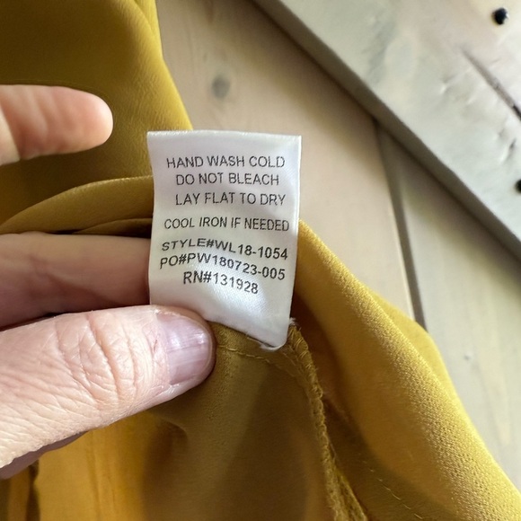 LIKE NEW Wishlist Lace Trim Camisole - Picture 4 of 6